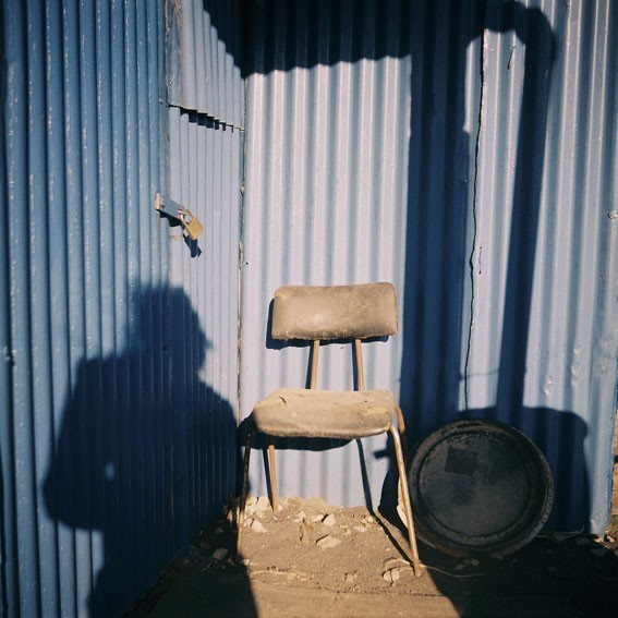 Autoportrait au jardin familier